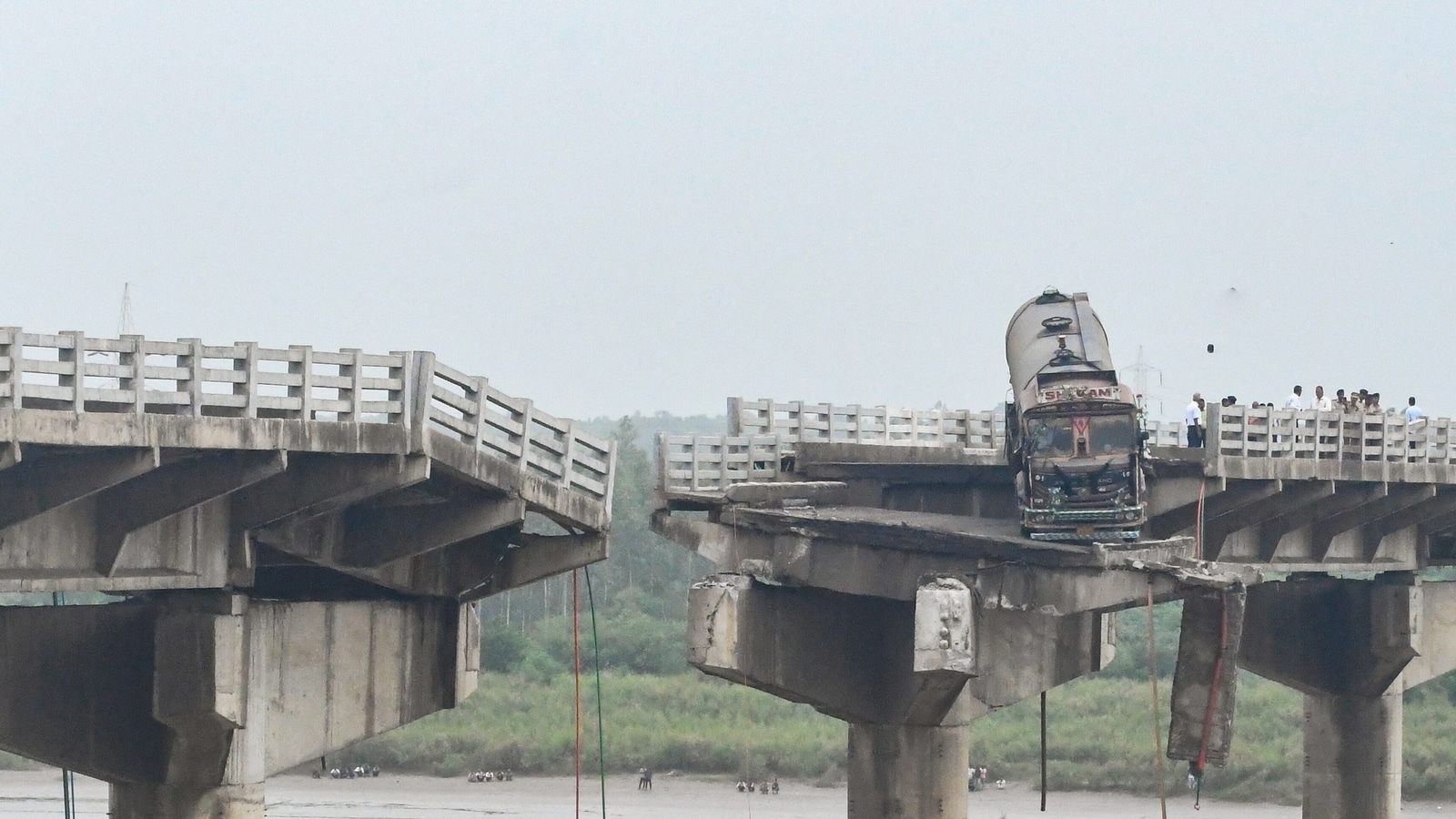 Vadodara bridge collapse: 45-year-old Gambhira bridge collapses in Padra